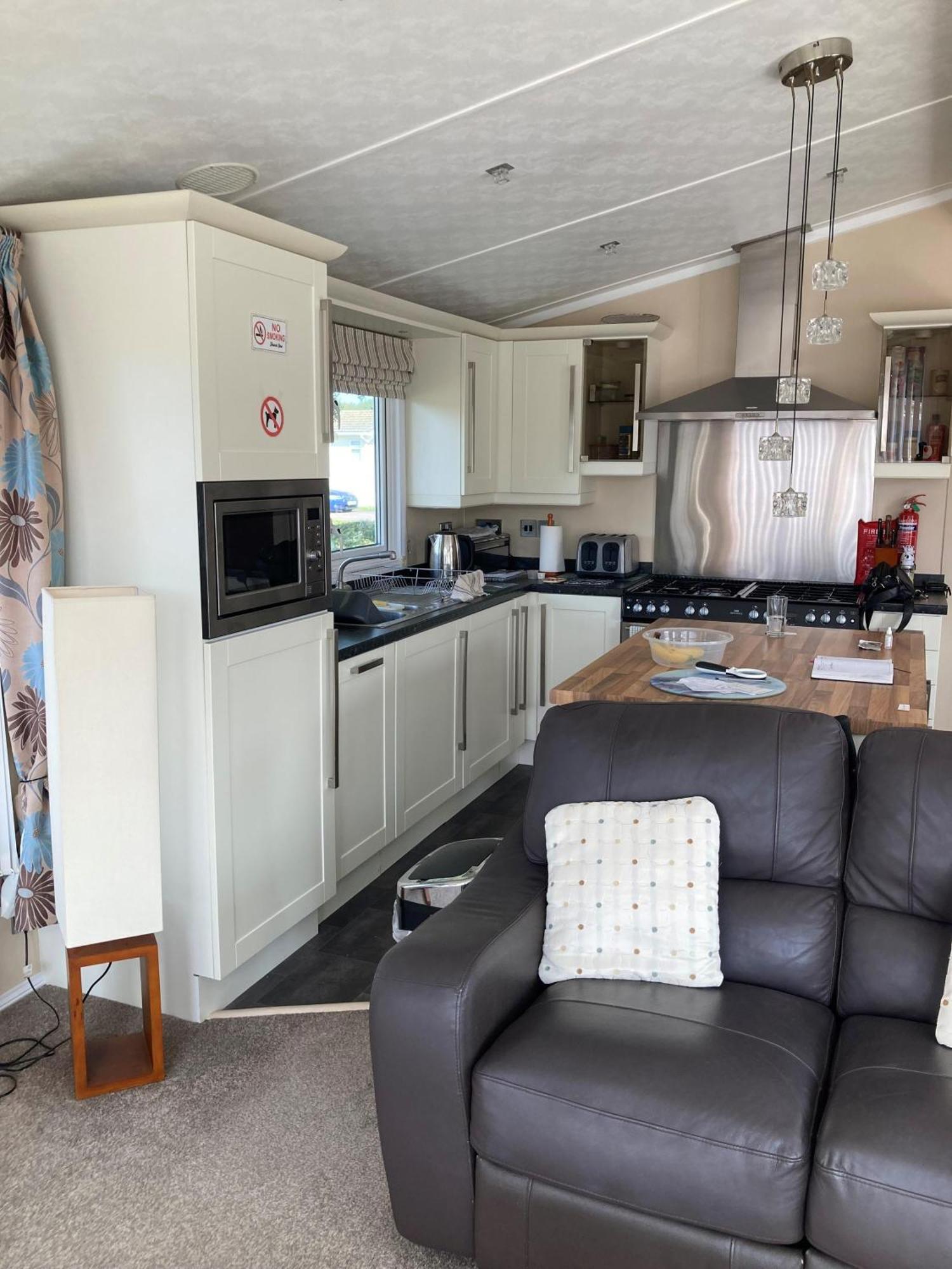 Hotel Stunning Caravan With Decking At Hopton Holiday Park In Norfolk Ref 80023W Great Yarmouth Esterno foto