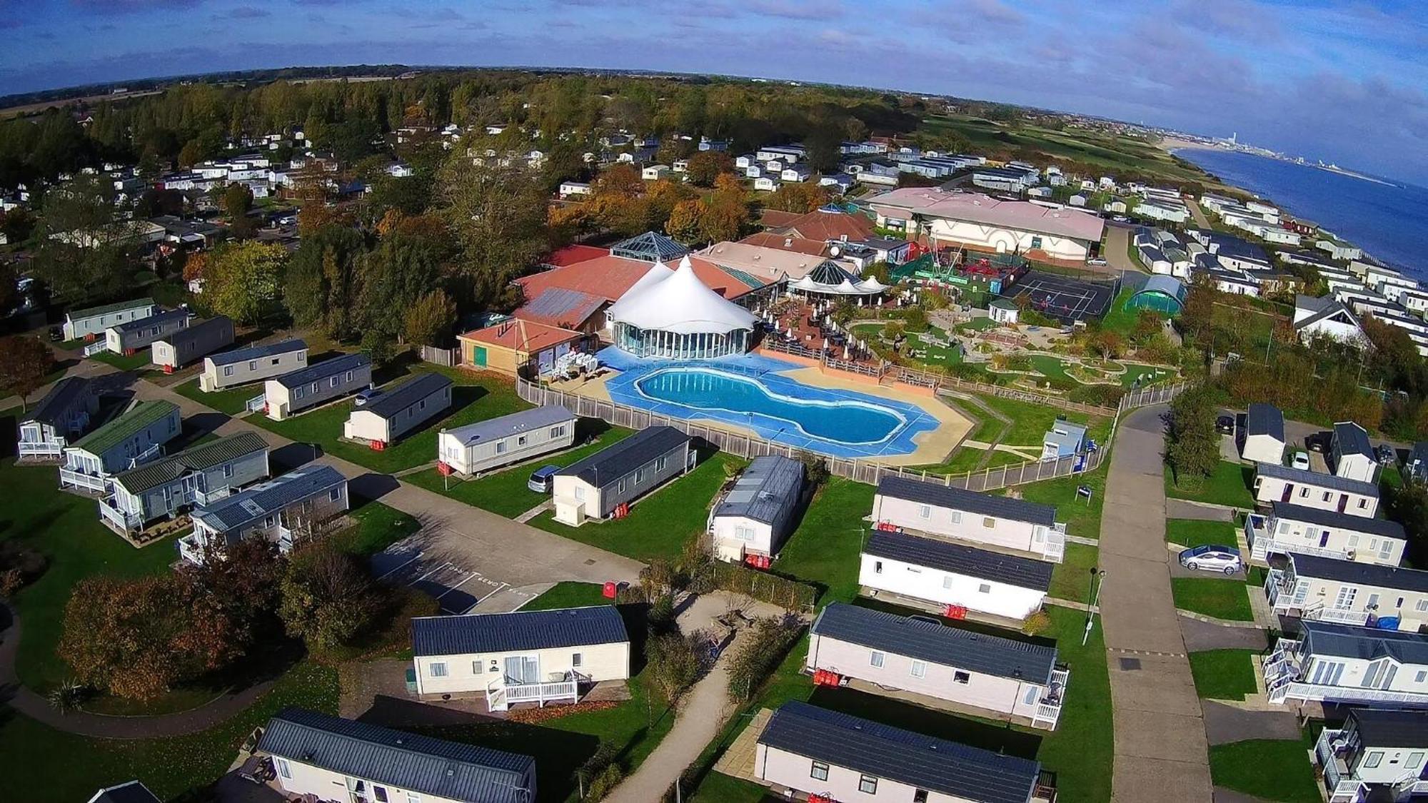 Hotel Stunning Caravan With Decking At Hopton Holiday Park In Norfolk Ref 80023W Great Yarmouth Esterno foto