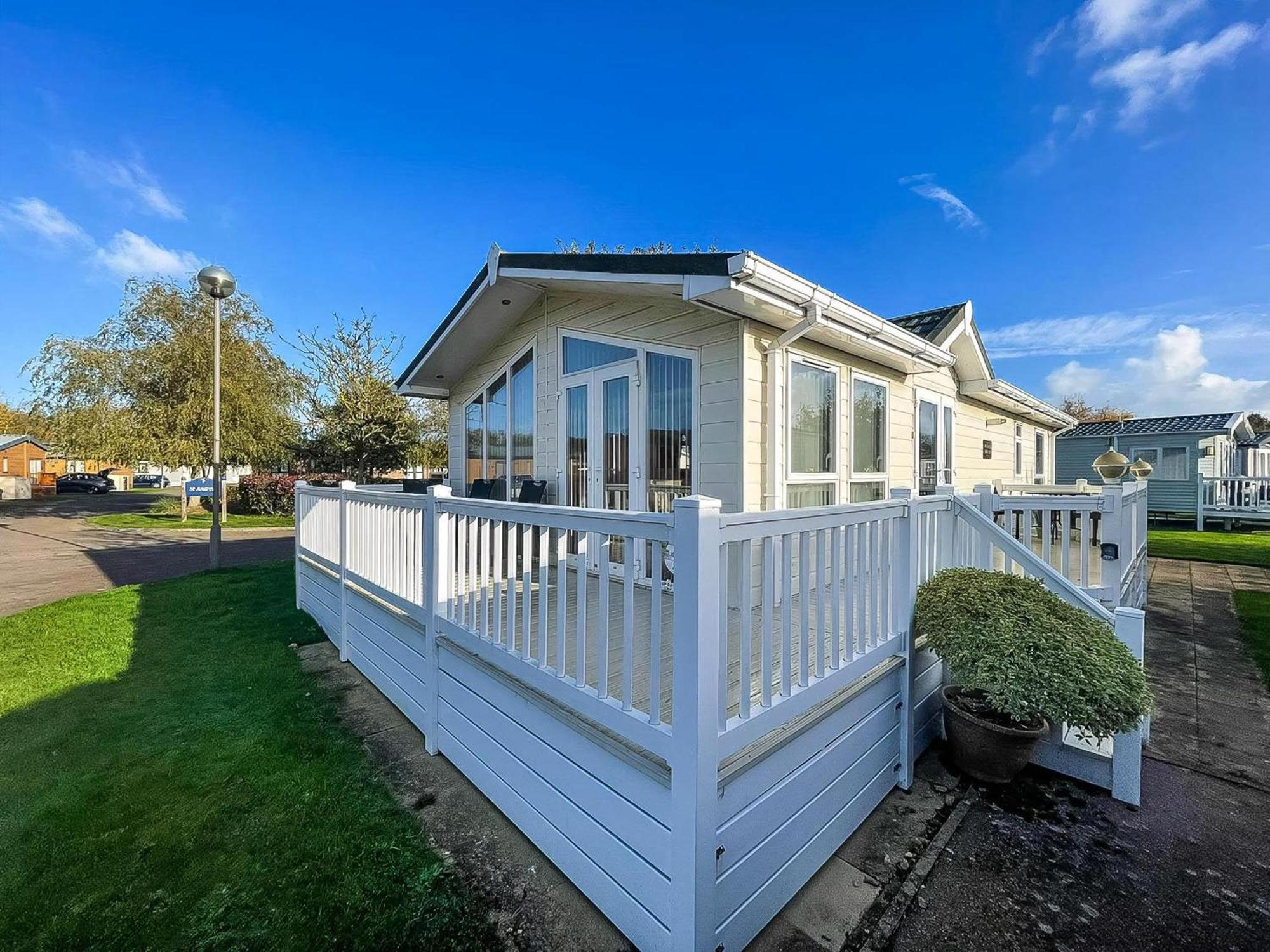 Hotel Stunning Caravan With Decking At Hopton Holiday Park In Norfolk Ref 80023W Great Yarmouth Esterno foto