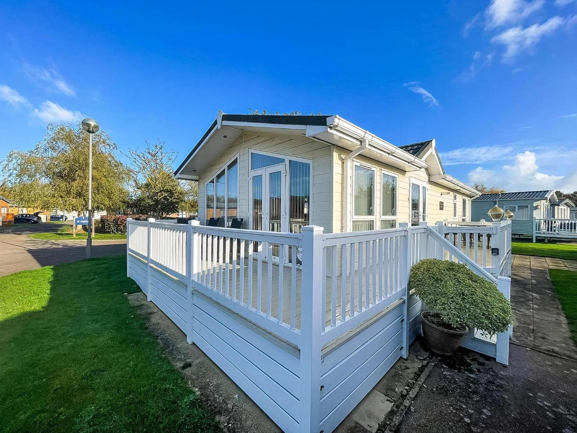 Hotel Stunning Caravan With Decking At Hopton Holiday Park In Norfolk Ref 80023W Great Yarmouth Esterno foto